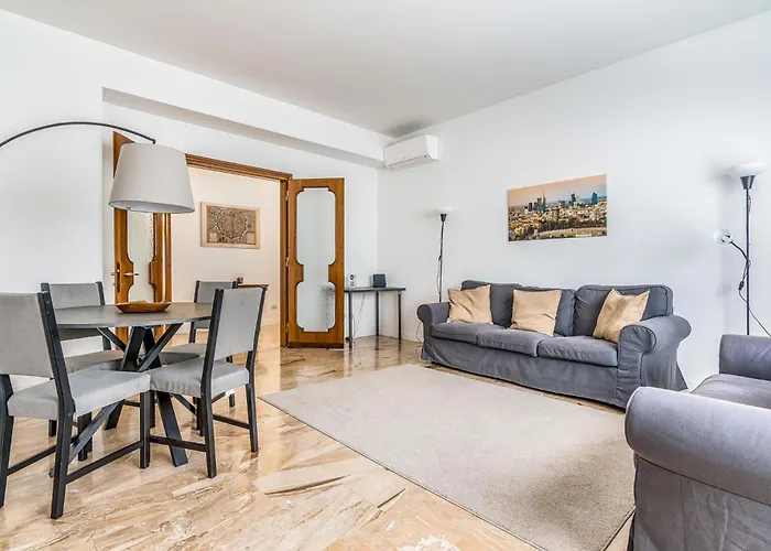 - Brand New 4 Pax Life & The Giulio Cesare 5 Apartament