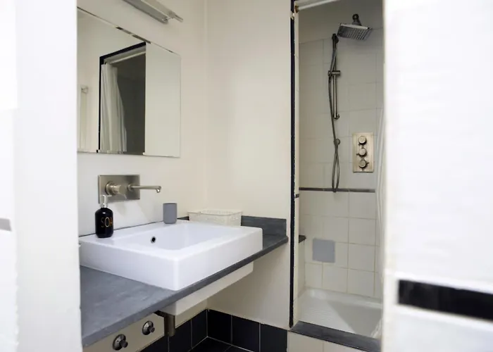 Sant Ambrogio Courtyard In Shared Flat בית אירוח *