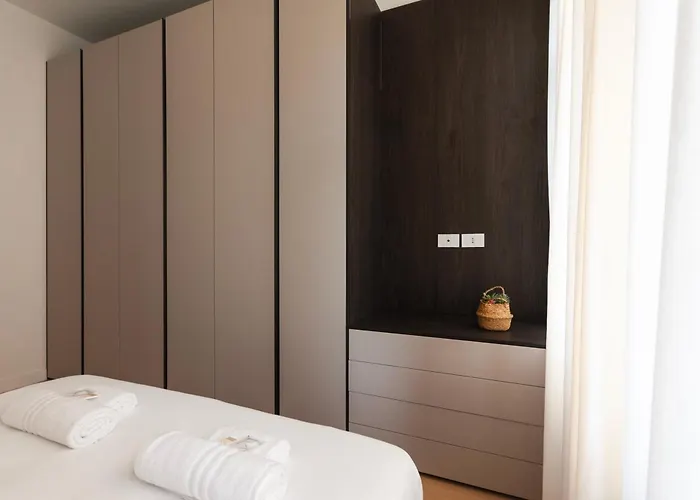 Apartament Youhosty - 2 Bedroom Porta Venezia Mediolan