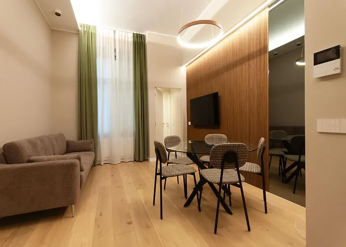 Youhosty - 2 Bedroom Porta Venezia Apartament Mediolan