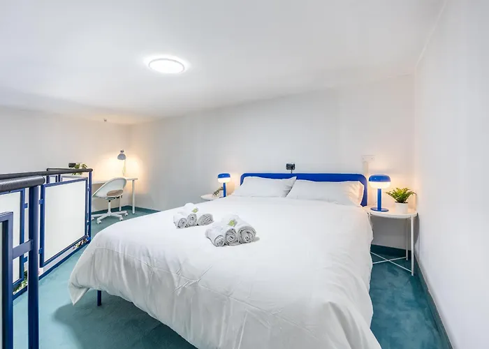 Blue Loft In The Heart Of Milan, Next To Metro Station * Milánó