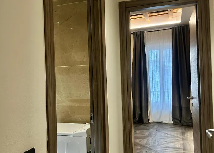 Davinci Near Duomo ميلان