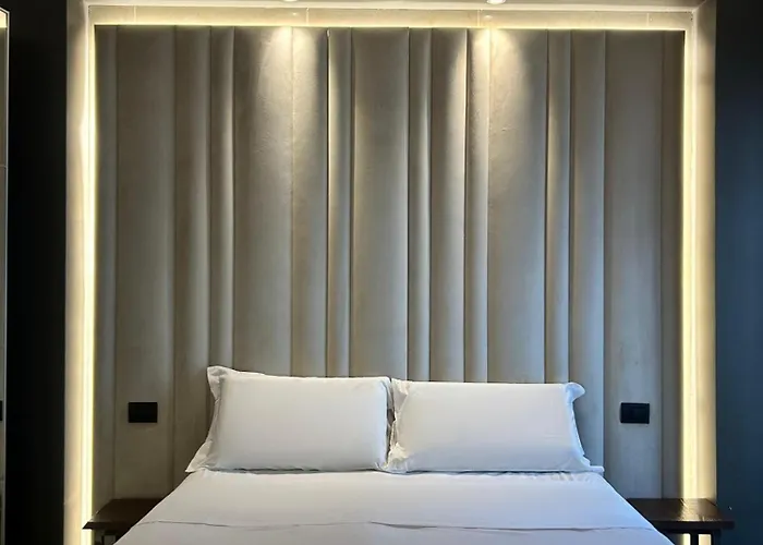 Davinci Near Duomo *