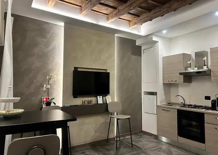 Davinci Near Duomo ميلان