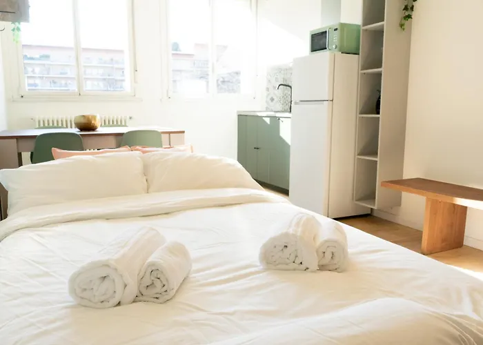 Arcimboldi's Nest - Close To Metro And Train 아파트