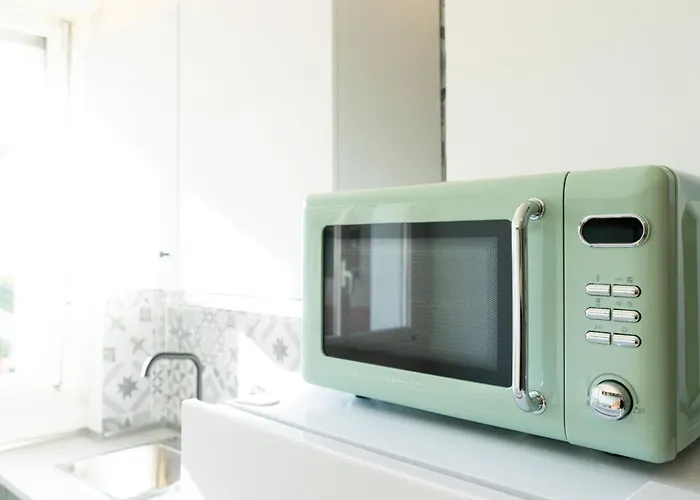 Arcimboldi's Nest - Close To Metro And Train 아파트 *