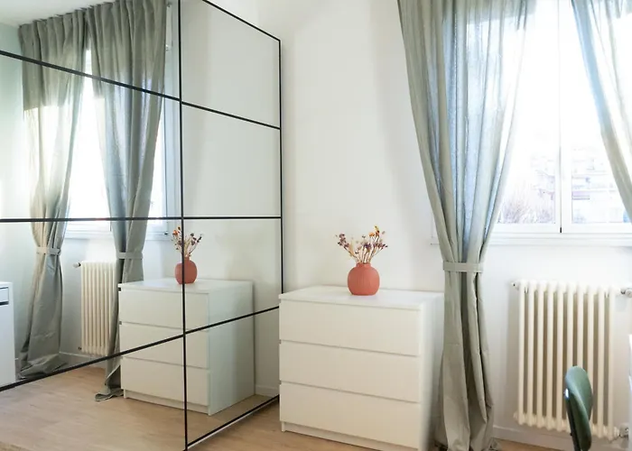 Arcimboldi's Nest - Close To Metro And Train