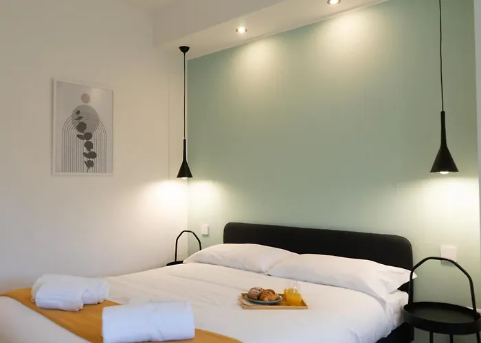 Arcimboldi's Nest - Close To Metro And Train