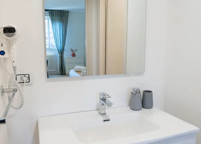 Arcimboldi's Nest - Close To Metro And Train 아파트