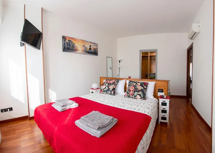 Cozy Design House - 15 Minutes From Navigli-humanitas Apartment