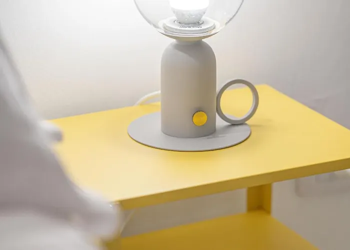 Metro Yellow Apartman *