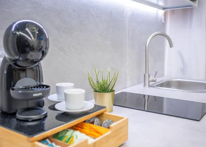 Metro Yellow Apartman *