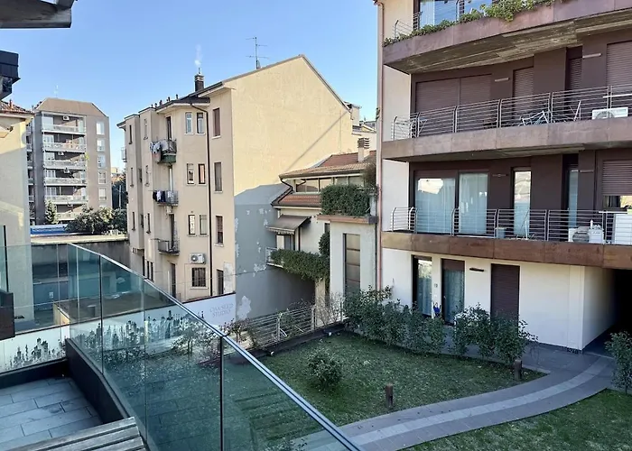 Dingo's House - 5 Minutes From M3 *