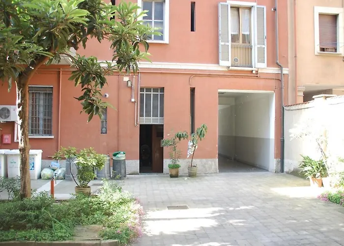 Natalia's 2-rooms Cozy Flat, Only 10 Min To Duomo *