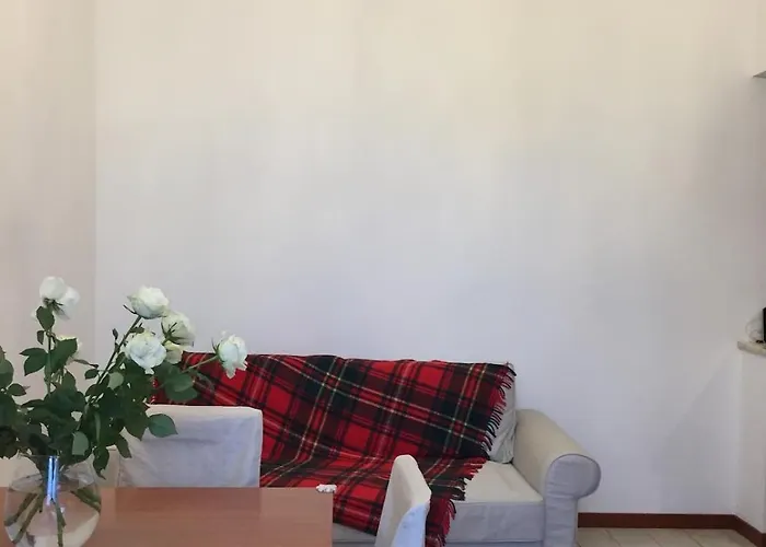 Natalia's 2-rooms Cozy Flat, Only 10 Min To Duomo *