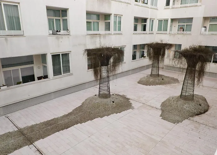 Modern Retreat In The Heart Of