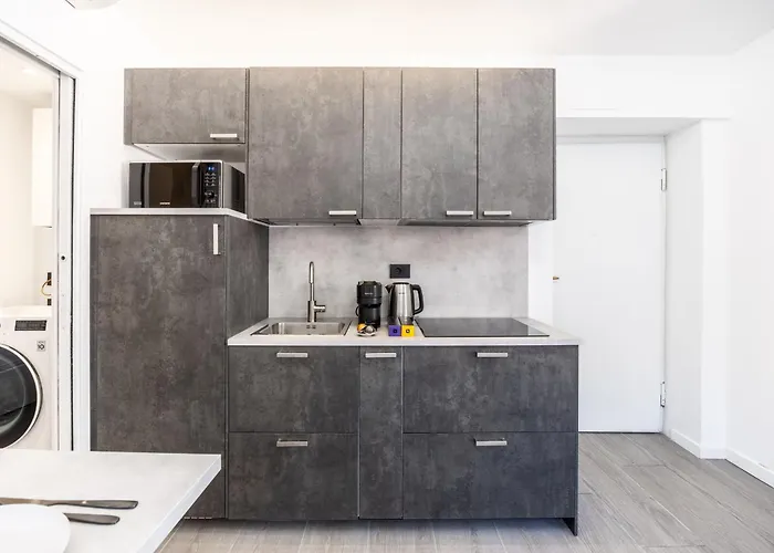 5 Stars Flat, Next To Subway, 3 Stops To Duomo, Ac & Wi-fi