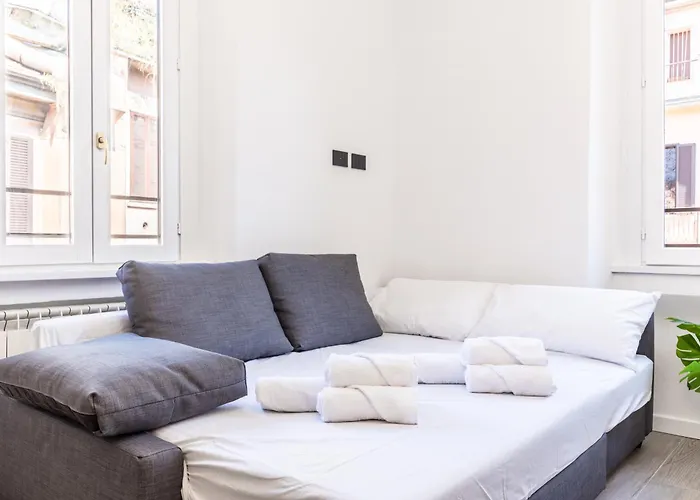 5 Stars Flat, Next To Subway, 3 Stops To Duomo, Ac & Wi-fi