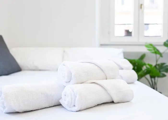 5 Stars Flat, Next To Subway, 3 Stops To Duomo, Ac & Wi-fi Apartman