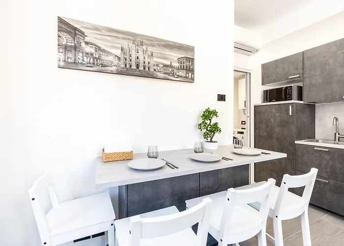 Apartman 5 Stars Flat, Next To Subway, 3 Stops To Duomo, Ac & Wi-fi