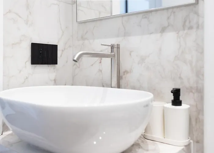 5 Stars Flat, Next To Subway, 3 Stops To Duomo, Ac & Wi-fi