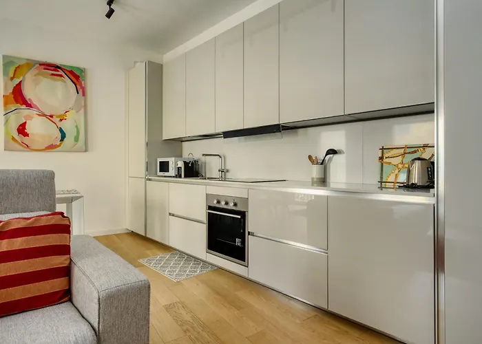 Domusmi Petrella 4 * Милан