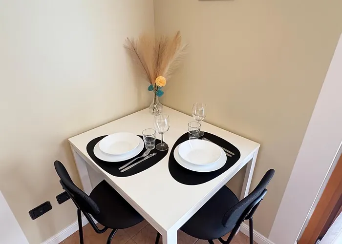 Spazio Breda - Free Parking, Private Garage, Metro M1, Balcony, 4 Guests Mediolan