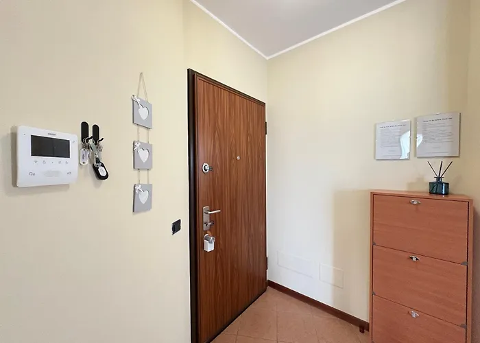 Spazio Breda - Free Parking, Private Garage, Metro M1, Balcony, 4 Guests Apartament Mediolan