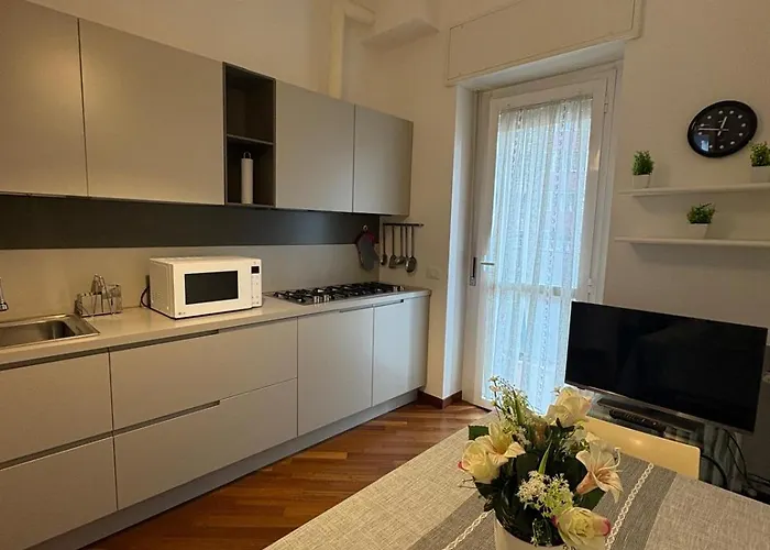 Bocconi - Porta Romana 4 Da Letto Con 2 Bagni Privati Appartamento *