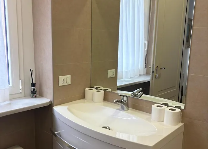 Bocconi - Porta Romana 4 Da Letto Con 2 Bagni Privati Appartamento