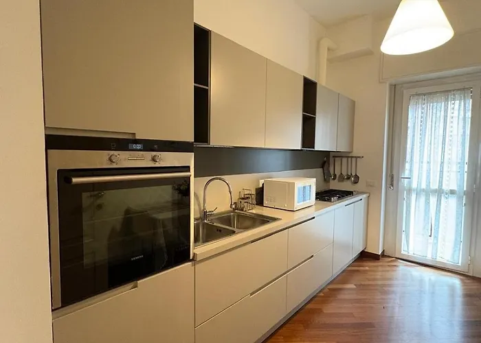 アパート Bocconi - Porta Romana 4 Da Letto Con 2 Bagni Privati ミラノ