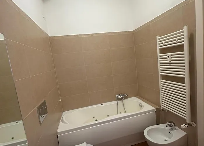 Bocconi - Porta Romana 4 Da Letto Con 2 Bagni Privati Appartamento