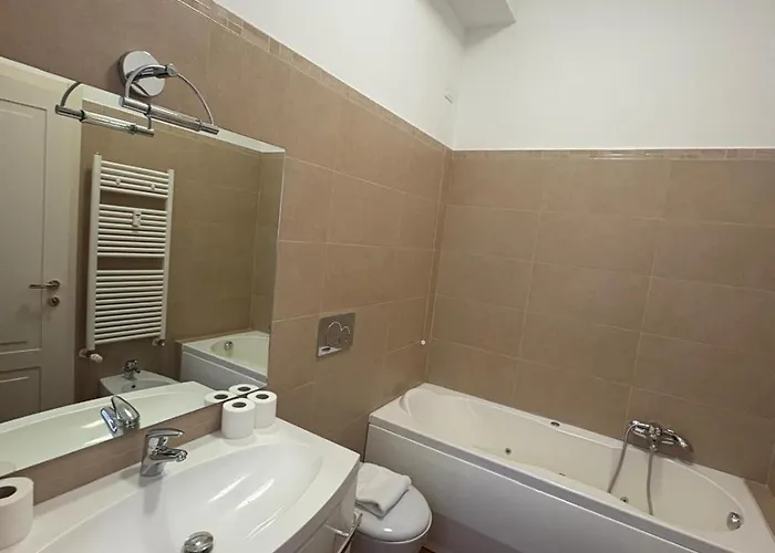 Bocconi - Porta Romana 4 Da Letto Con 2 Bagni Privati Appartamento *