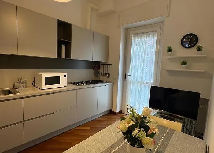 Bocconi - Porta Romana 4 Da Letto Con 2 Bagni Privati Appartamento
