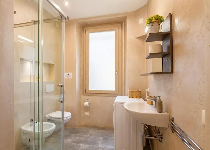 Brera-art District Historic Courtyard