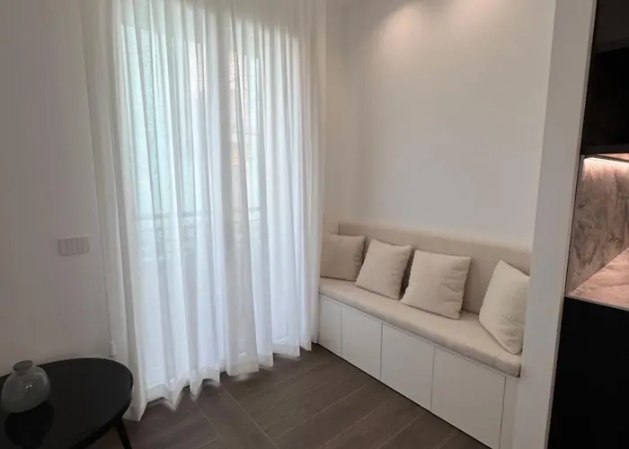 White House Con Posti Auto * Milano