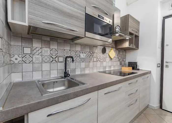 5 Min To Metro - Independent - Quiet - Privacy Apartman
