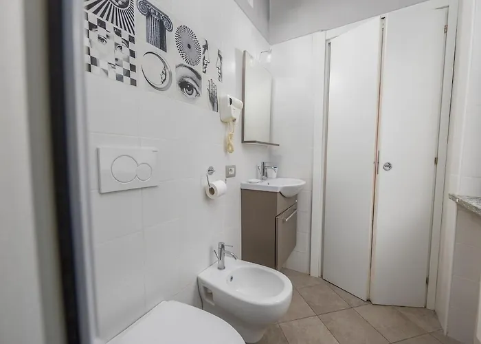 5 Min To Metro - Independent - Quiet - Privacy Appartamento Milano