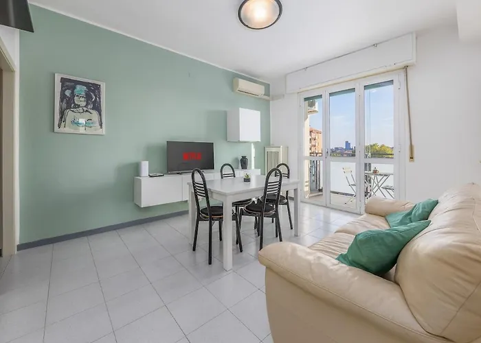 Easy Parking - 5 Min To Metro - Balcony - Quiet Apartament *