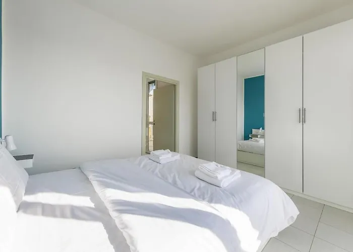Easy Parking - 5 Min To Metro - Balcony - Quiet Appartement *