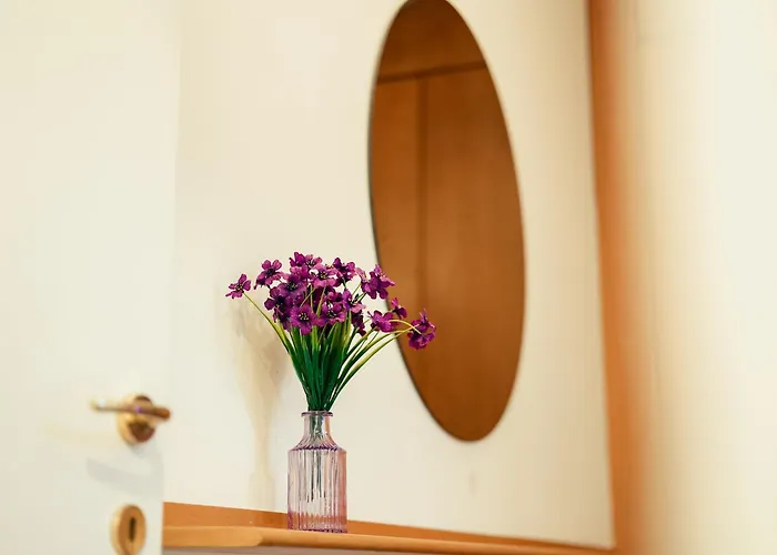 The Mirror Attic - Moscova Brera *