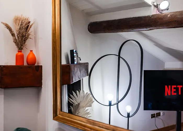 The Mirror Attic - Moscova Brera * Mediolan