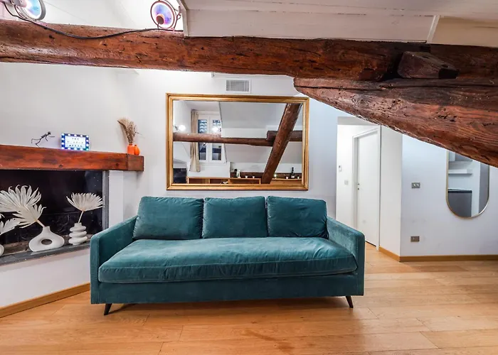 The Mirror Attic - Moscova Brera Apartman *