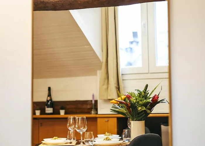 The Mirror Attic - Moscova Brera * Milánó