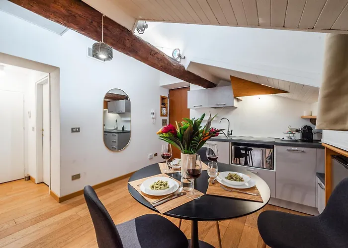 The Mirror Attic - Moscova Brera