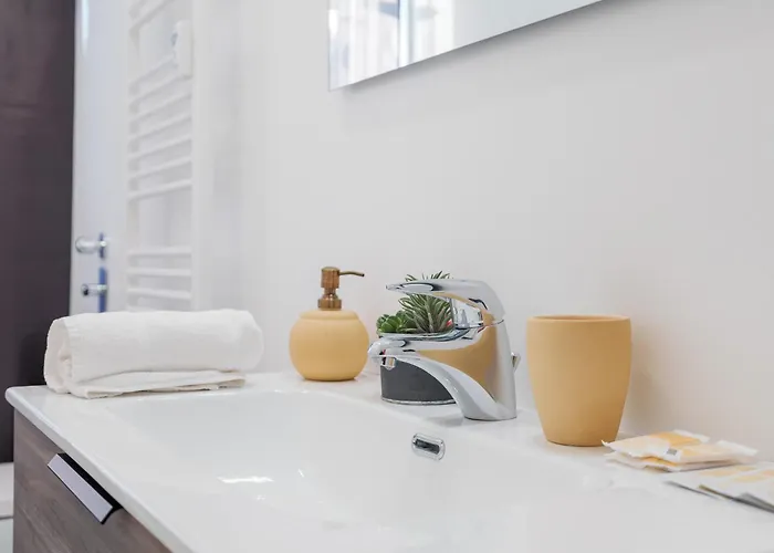 Little Nest Near Porta Vittoria Station Apartment *