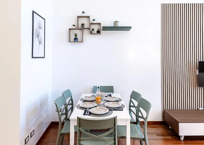 Stayeasy Montenero48 - Portaromana Center アパート ミラノ