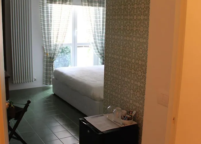 托尔托纳阿巴拉卡达布拉酒店 住宿加早餐酒店 米兰