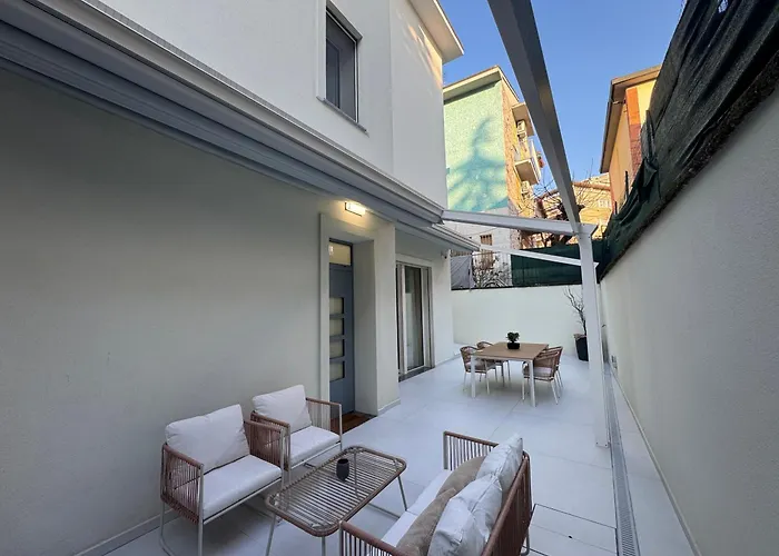 White House Con Posti Auto Milano