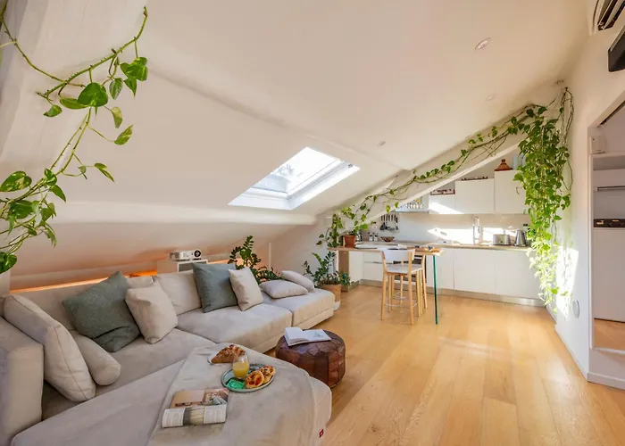 Bright Penthouse Attic In The Heart Of Lejlighed